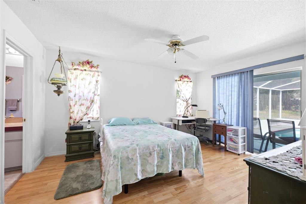 Active With Contract: $334,900 (3 beds, 2 baths, 1180 Square Feet)