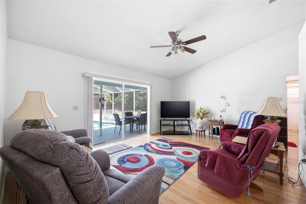Active With Contract: $334,900 (3 beds, 2 baths, 1180 Square Feet)