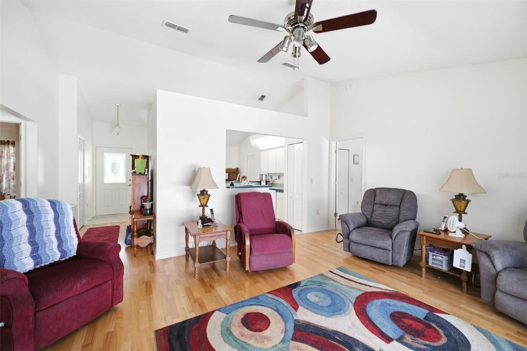 Active With Contract: $334,900 (3 beds, 2 baths, 1180 Square Feet)