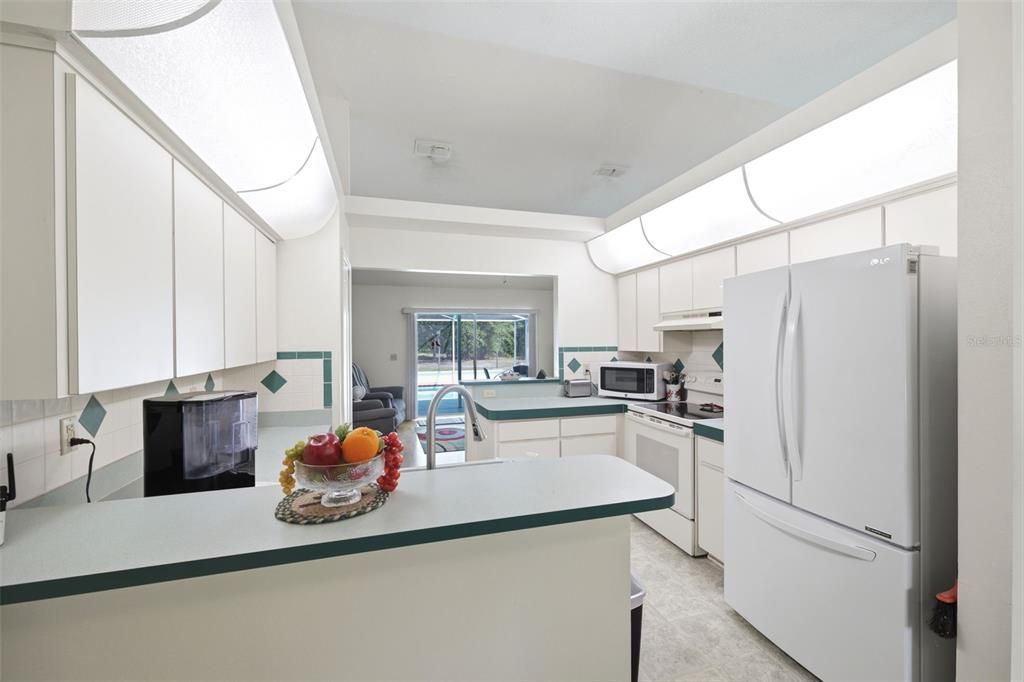 Active With Contract: $334,900 (3 beds, 2 baths, 1180 Square Feet)
