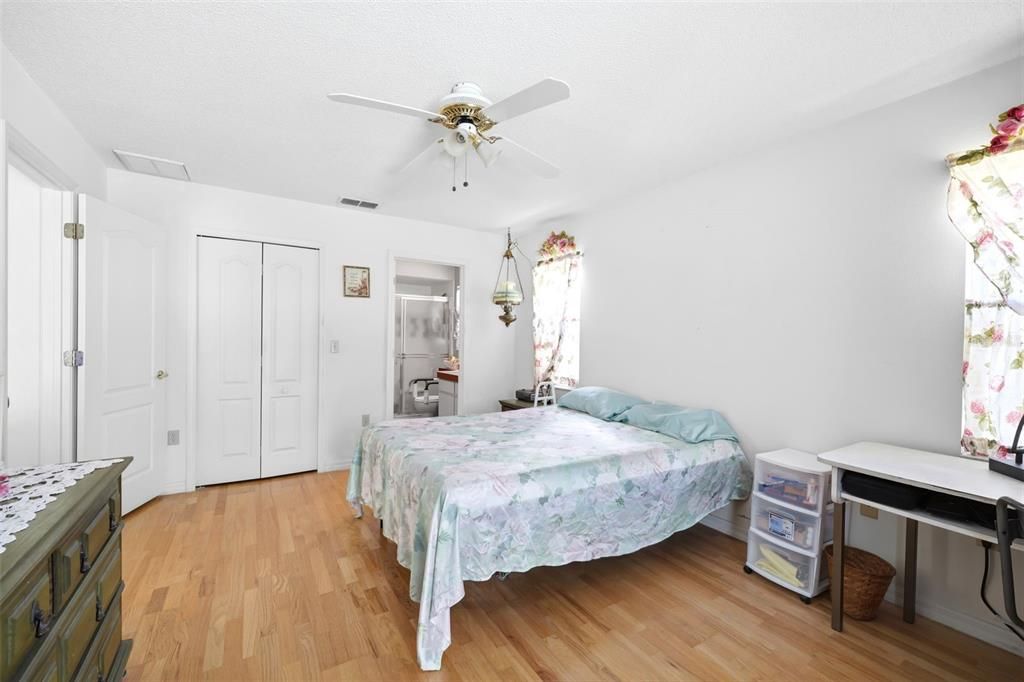 Active With Contract: $334,900 (3 beds, 2 baths, 1180 Square Feet)