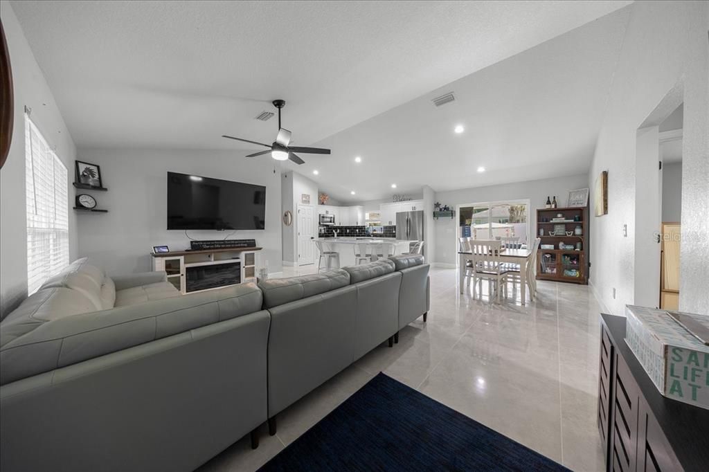 En Venta: $309,000 (3 camas, 2 baños, 1505 Pies cuadrados)