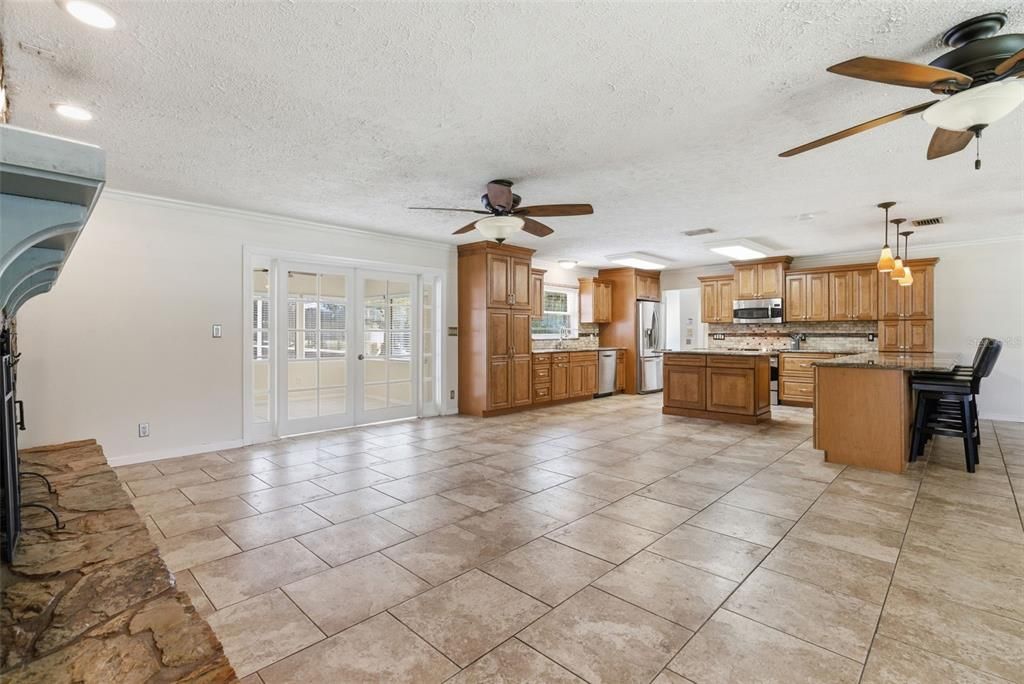 For Sale: $700,000 (4 beds, 3 baths, 2760 Square Feet)