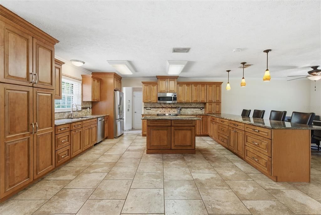 For Sale: $700,000 (4 beds, 3 baths, 2760 Square Feet)