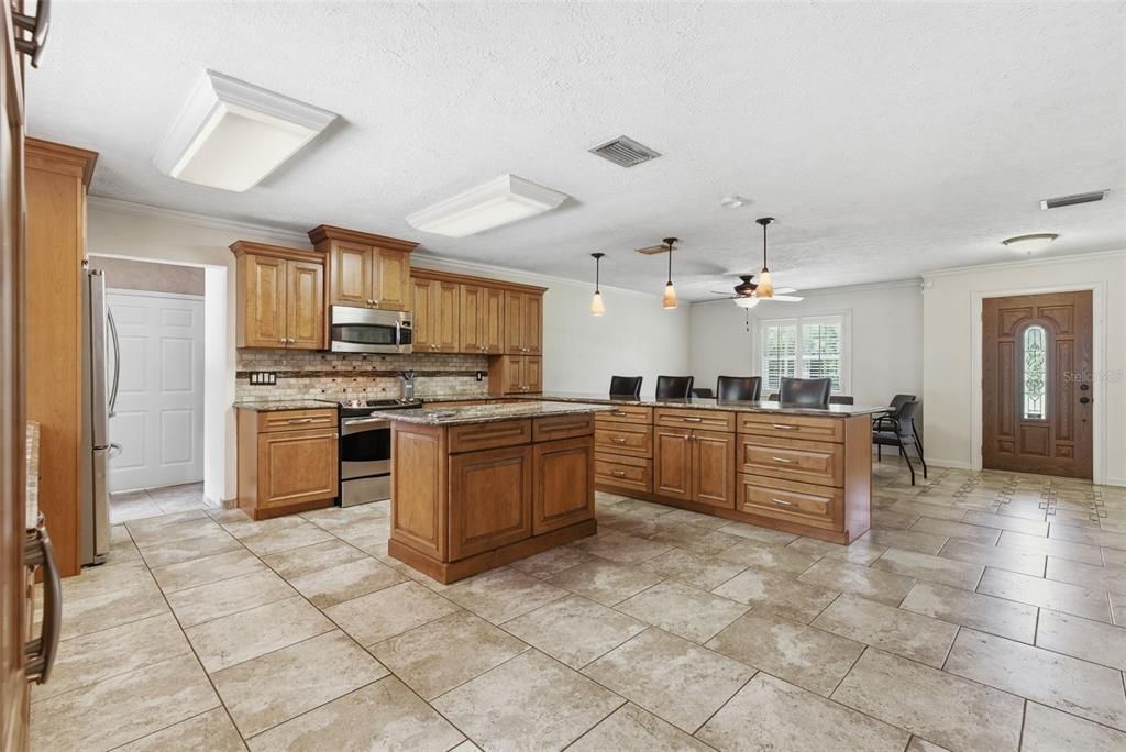 For Sale: $700,000 (4 beds, 3 baths, 2760 Square Feet)