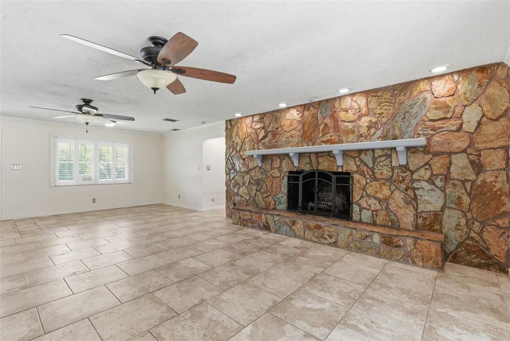 For Sale: $700,000 (4 beds, 3 baths, 2760 Square Feet)