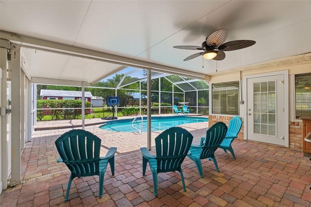 For Sale: $700,000 (4 beds, 3 baths, 2760 Square Feet)