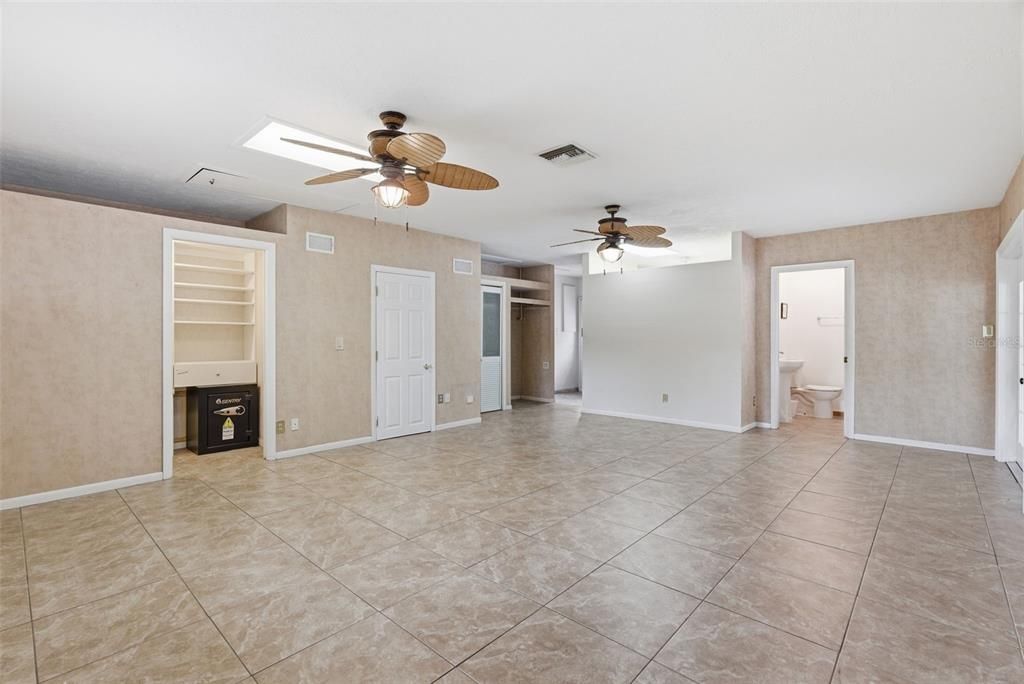 For Sale: $700,000 (4 beds, 3 baths, 2760 Square Feet)