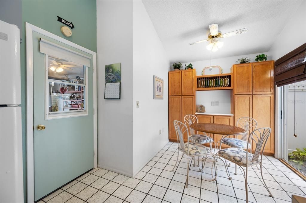For Sale: $339,900 (3 beds, 2 baths, 1432 Square Feet)