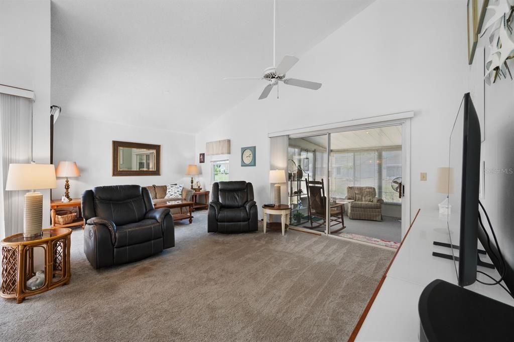 For Sale: $339,900 (3 beds, 2 baths, 1432 Square Feet)
