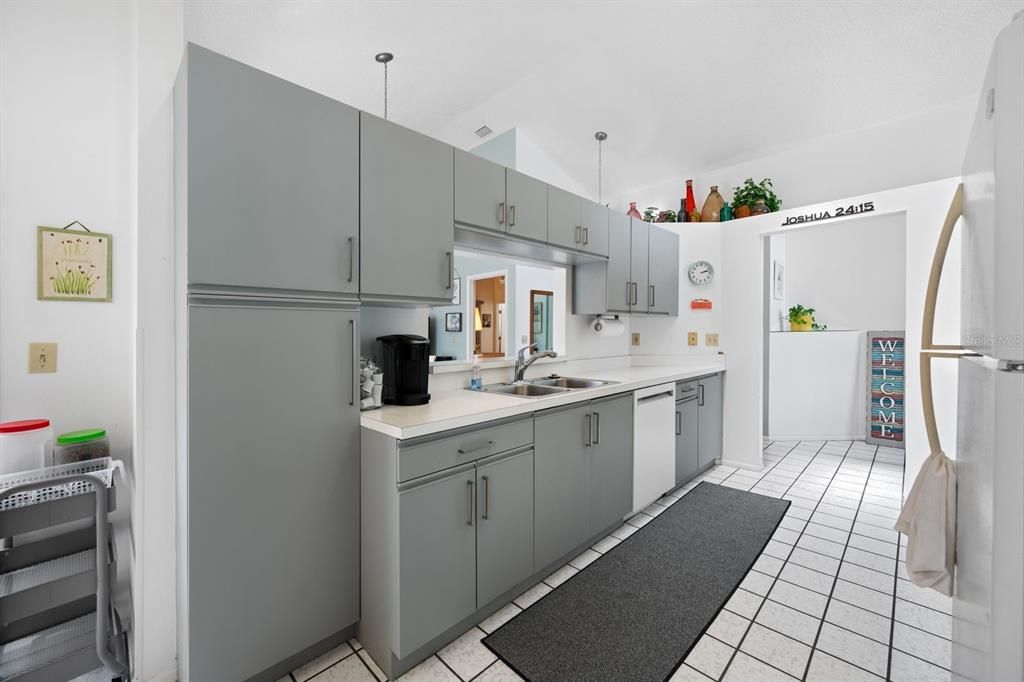 For Sale: $339,900 (3 beds, 2 baths, 1432 Square Feet)