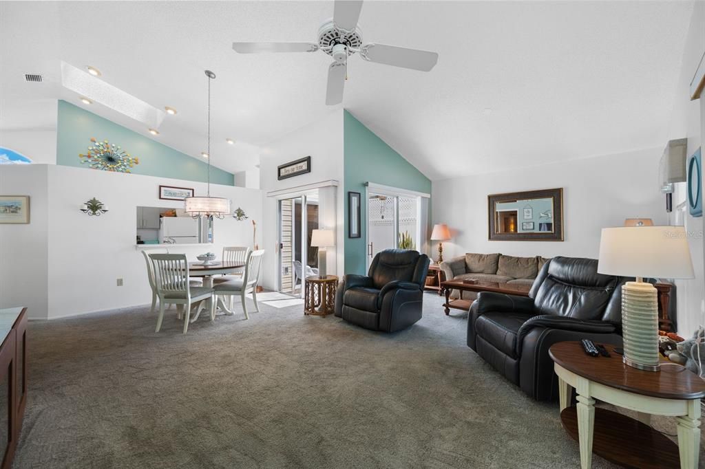 For Sale: $339,900 (3 beds, 2 baths, 1432 Square Feet)