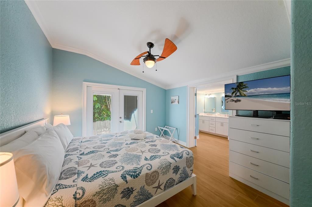 For Sale: $1,100,000 (3 beds, 2 baths, 1262 Square Feet)