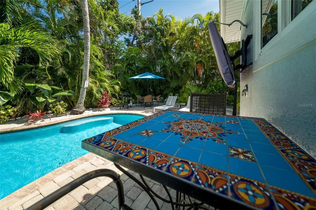 For Sale: $1,100,000 (3 beds, 2 baths, 1262 Square Feet)