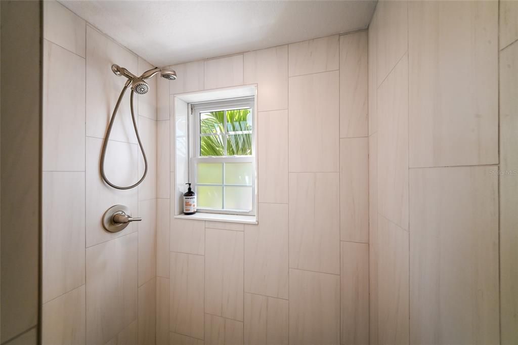 For Sale: $1,100,000 (3 beds, 2 baths, 1262 Square Feet)