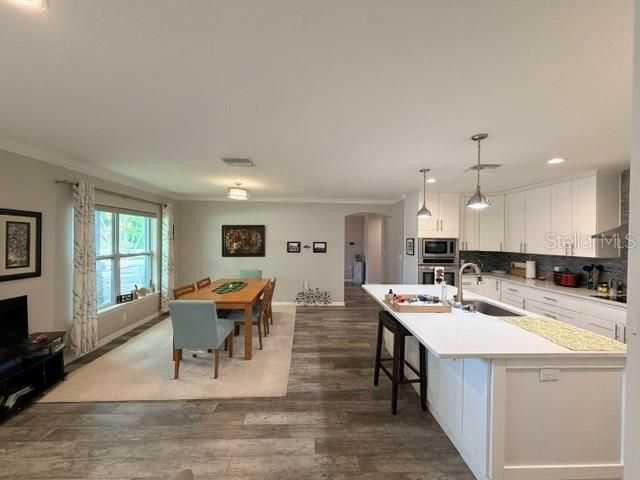 En Venta: $695,000 (3 camas, 2 baños, 2535 Pies cuadrados)