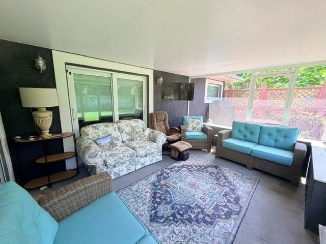 En Venta: $695,000 (3 camas, 2 baños, 2535 Pies cuadrados)