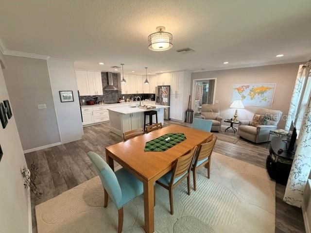 En Venta: $695,000 (3 camas, 2 baños, 2535 Pies cuadrados)