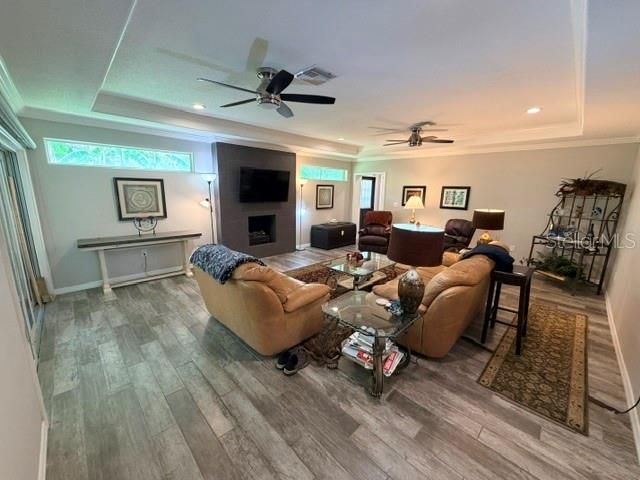 En Venta: $695,000 (3 camas, 2 baños, 2535 Pies cuadrados)