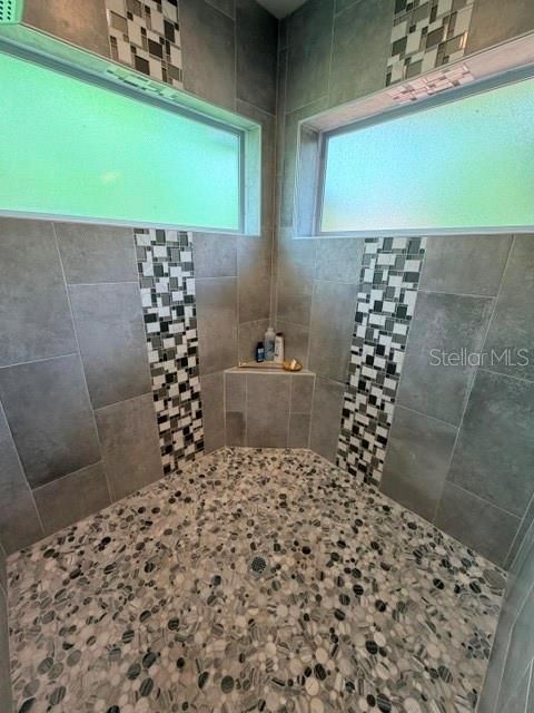En Venta: $695,000 (3 camas, 2 baños, 2535 Pies cuadrados)