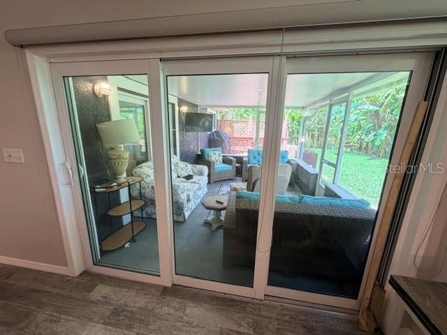 En Venta: $695,000 (3 camas, 2 baños, 2535 Pies cuadrados)
