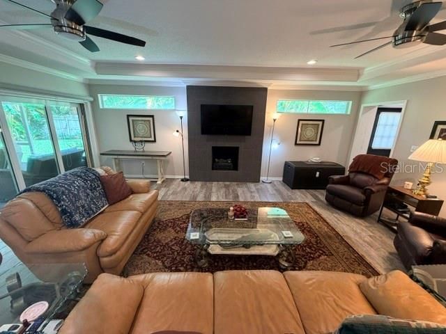 En Venta: $695,000 (3 camas, 2 baños, 2535 Pies cuadrados)