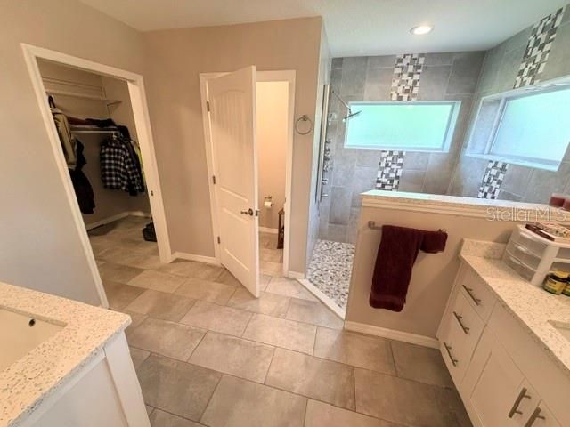 En Venta: $695,000 (3 camas, 2 baños, 2535 Pies cuadrados)