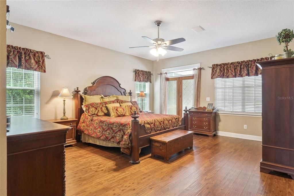 For Sale: $839,000 (4 beds, 2 baths, 3299 Square Feet)