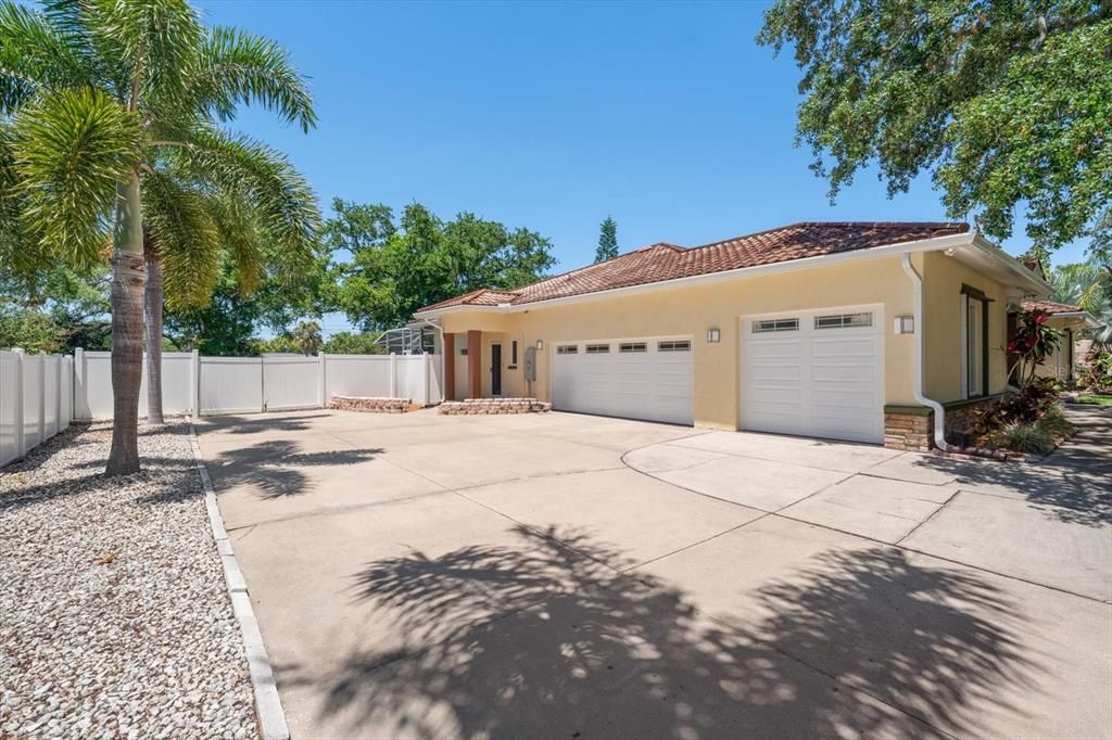 For Sale: $849,000 (4 beds, 3 baths, 3023 Square Feet)