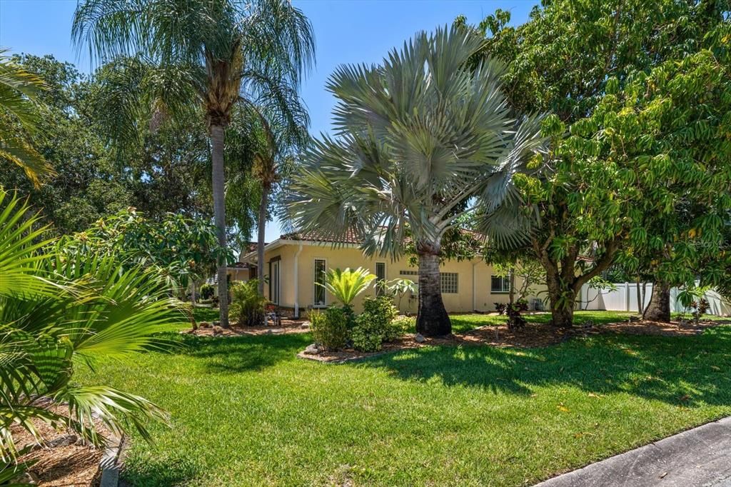 For Sale: $849,000 (4 beds, 3 baths, 3023 Square Feet)