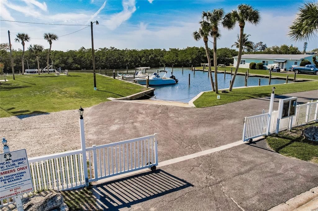 For Rent: $2,500 (2 beds, 1 baths, 955 Square Feet)