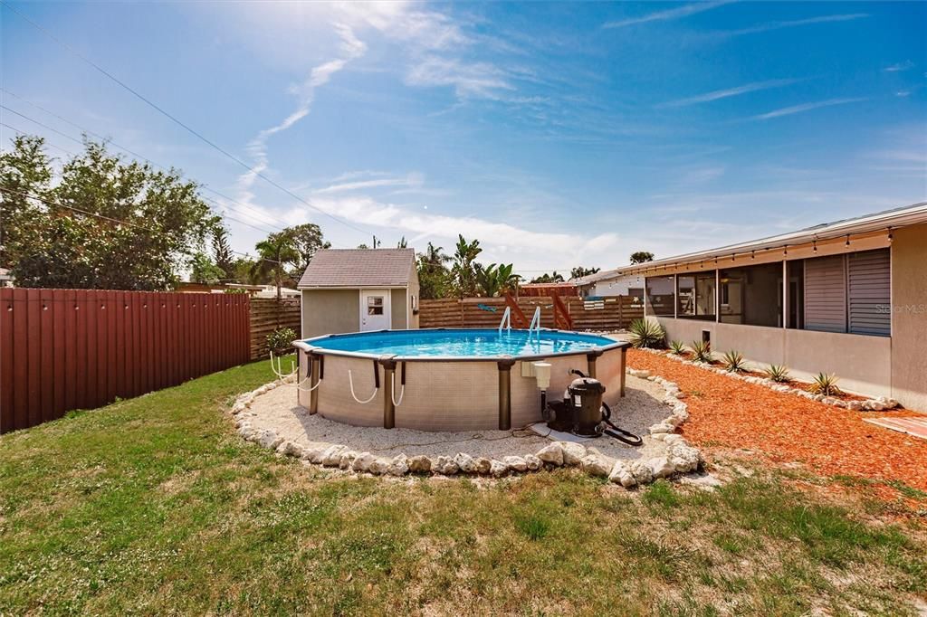 For Rent: $2,500 (2 beds, 1 baths, 955 Square Feet)