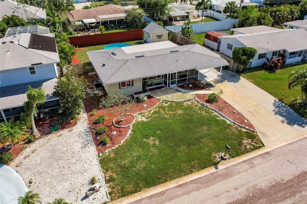 For Rent: $2,500 (2 beds, 1 baths, 955 Square Feet)