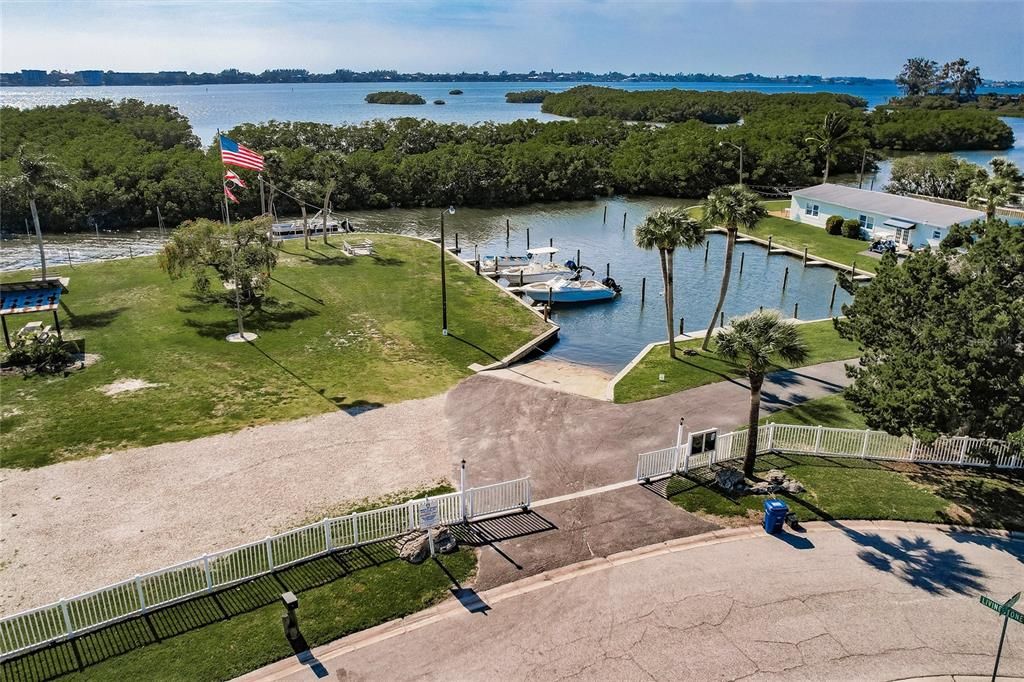 For Rent: $2,500 (2 beds, 1 baths, 955 Square Feet)