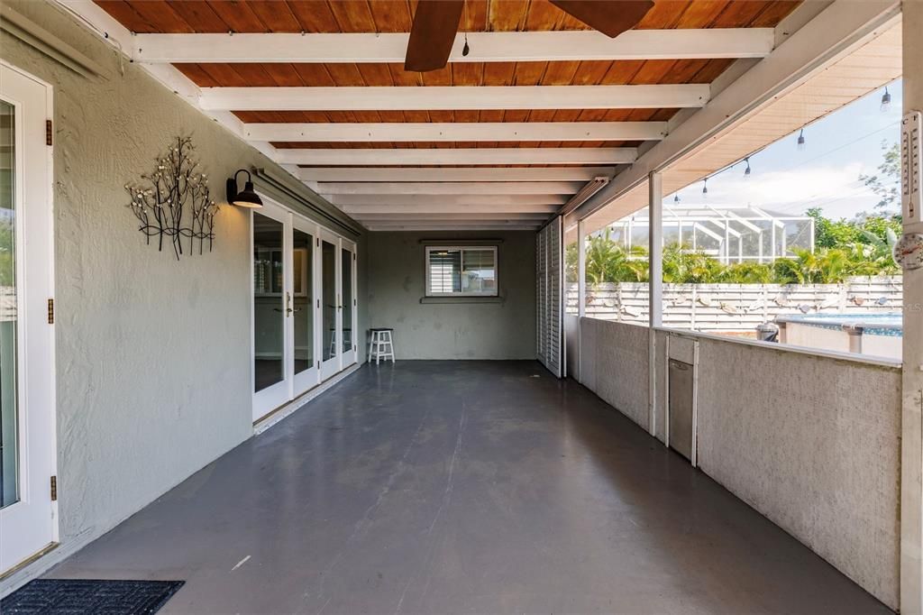 For Rent: $2,500 (2 beds, 1 baths, 955 Square Feet)