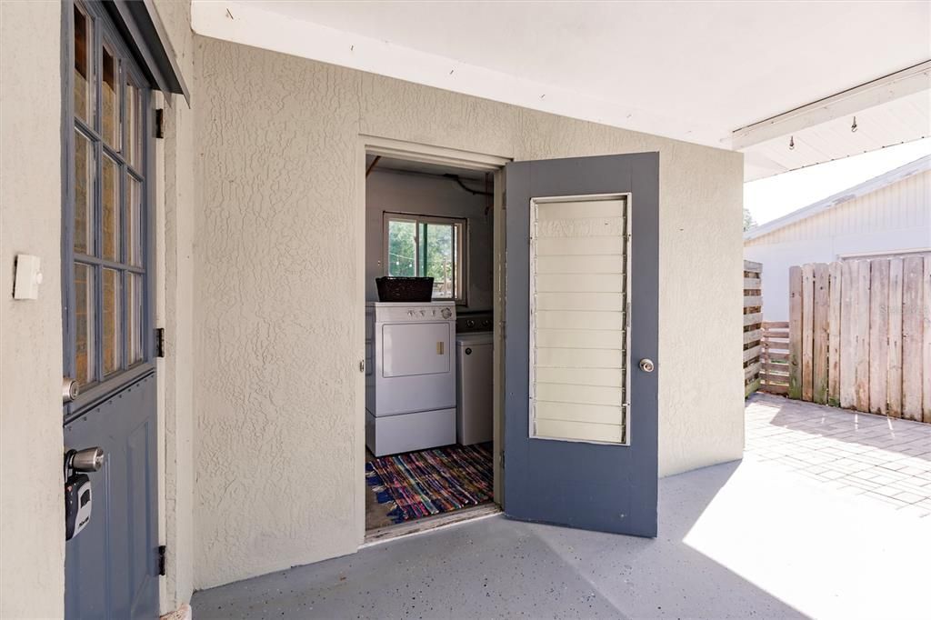 For Rent: $2,500 (2 beds, 1 baths, 955 Square Feet)