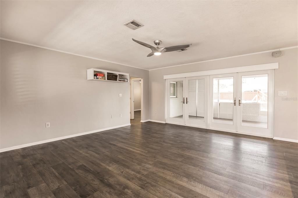 For Rent: $2,500 (2 beds, 1 baths, 955 Square Feet)