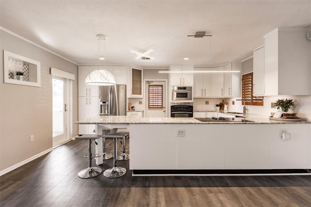 For Rent: $2,500 (2 beds, 1 baths, 955 Square Feet)