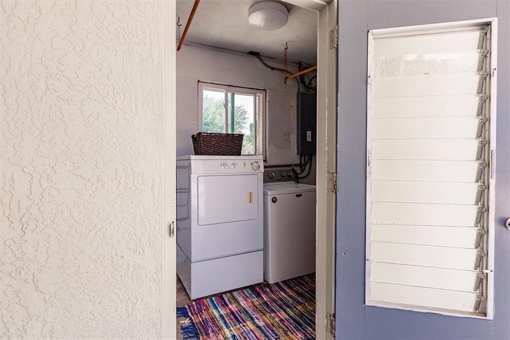 For Rent: $2,500 (2 beds, 1 baths, 955 Square Feet)