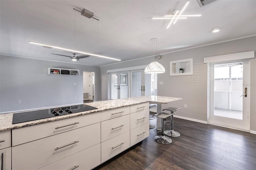 For Rent: $2,500 (2 beds, 1 baths, 955 Square Feet)