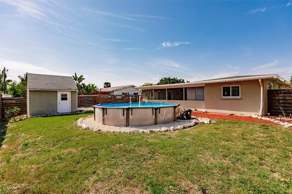 For Rent: $2,500 (2 beds, 1 baths, 955 Square Feet)