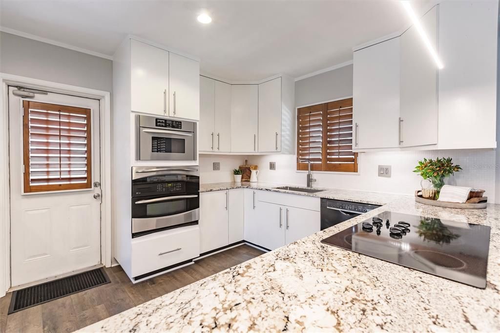 For Rent: $2,500 (2 beds, 1 baths, 955 Square Feet)