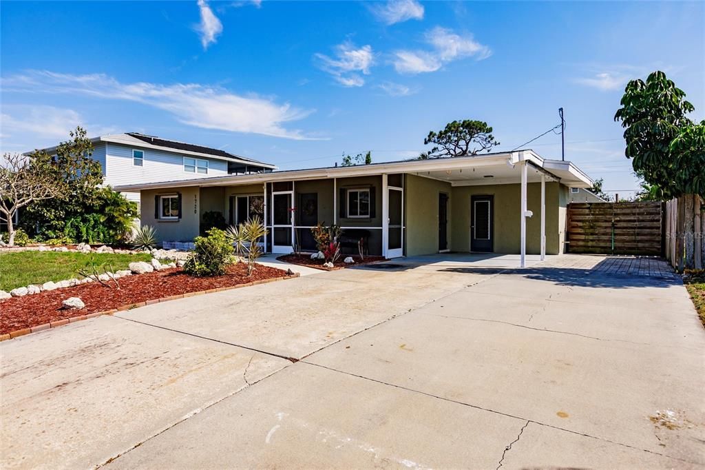 For Rent: $2,500 (2 beds, 1 baths, 955 Square Feet)
