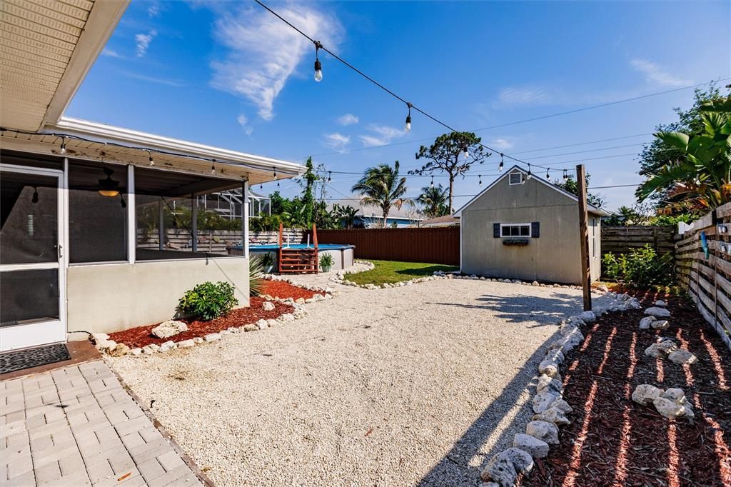 For Rent: $2,500 (2 beds, 1 baths, 955 Square Feet)