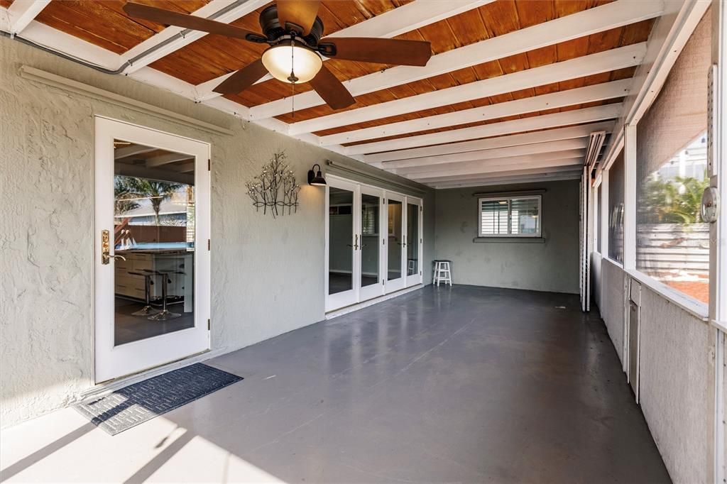 For Rent: $2,500 (2 beds, 1 baths, 955 Square Feet)