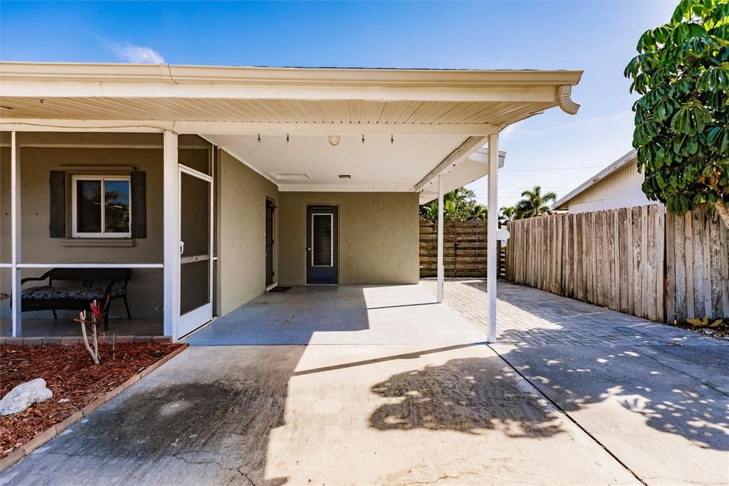 For Rent: $2,500 (2 beds, 1 baths, 955 Square Feet)