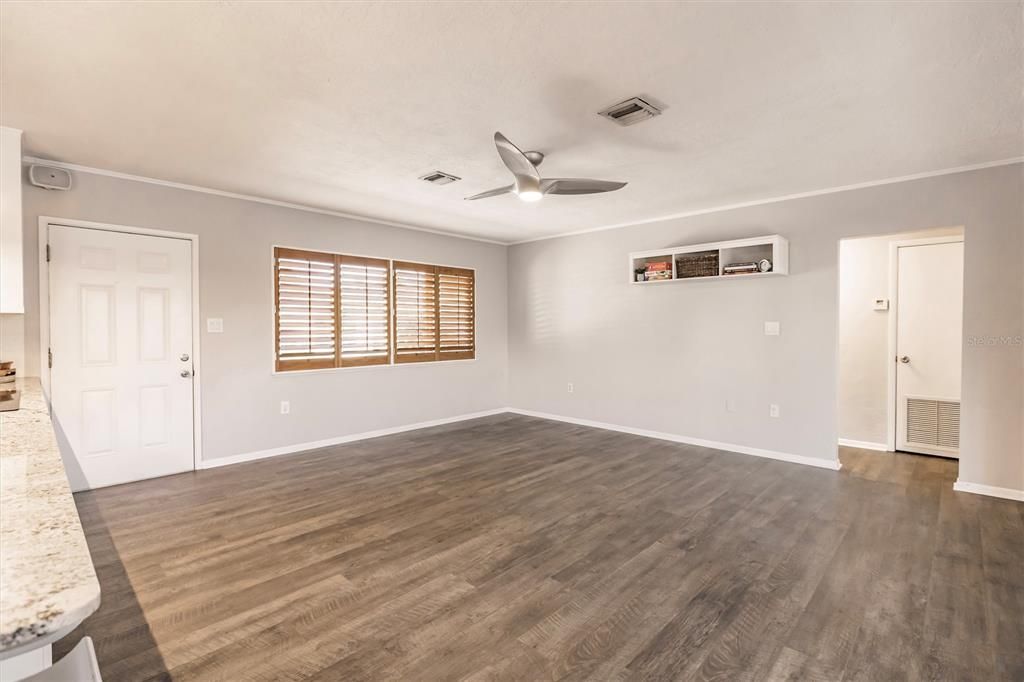 For Rent: $2,500 (2 beds, 1 baths, 955 Square Feet)