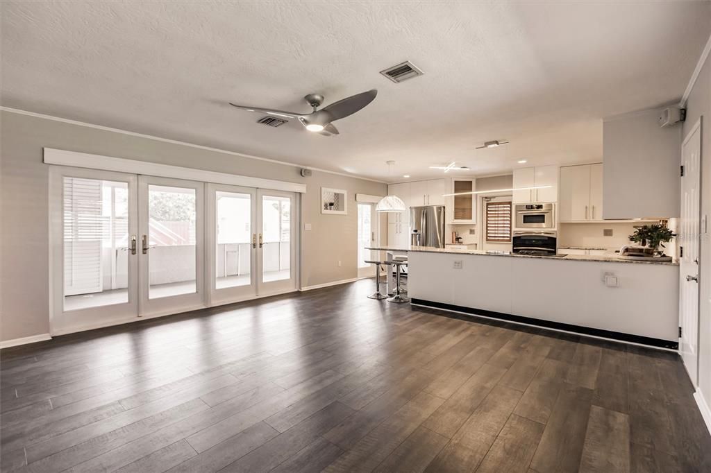 For Rent: $2,500 (2 beds, 1 baths, 955 Square Feet)