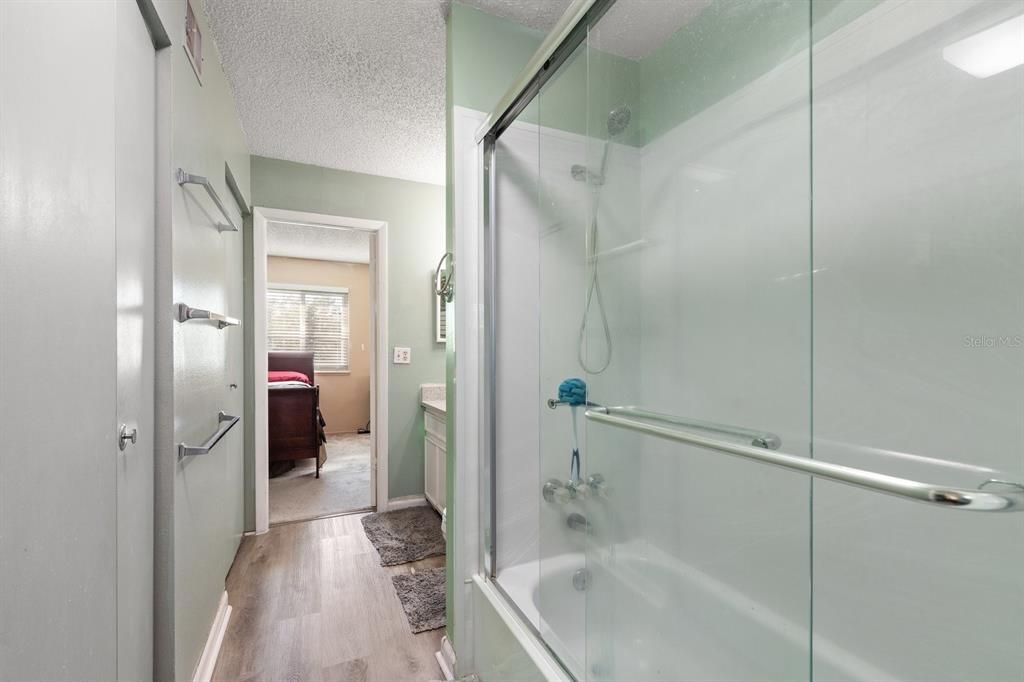 Activo con contrato: $139,900 (2 camas, 1 baños, 990 Pies cuadrados)