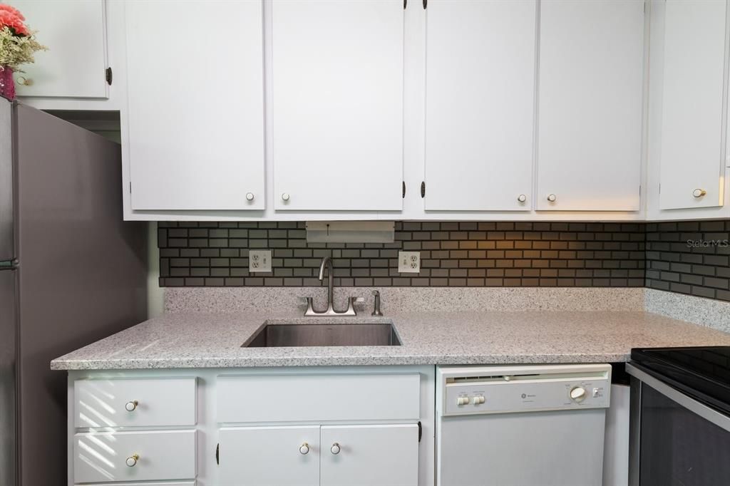 Activo con contrato: $139,900 (2 camas, 1 baños, 990 Pies cuadrados)